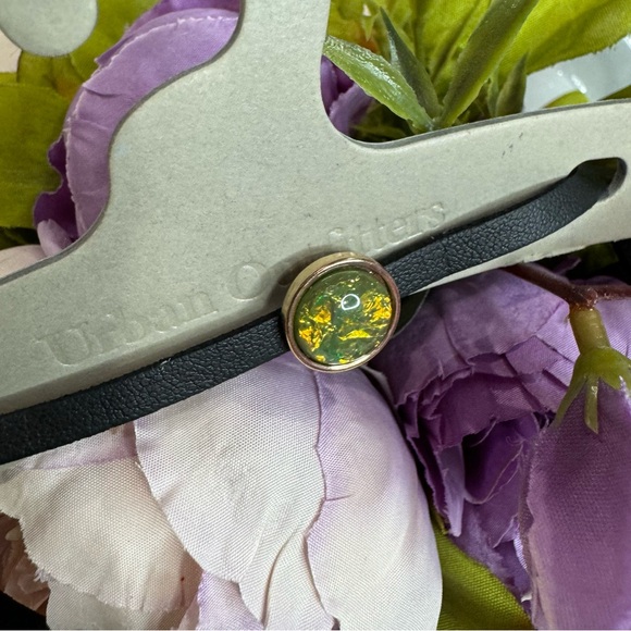NWT Urban Outfitters Iridescent Choker - Picture 2 of 8